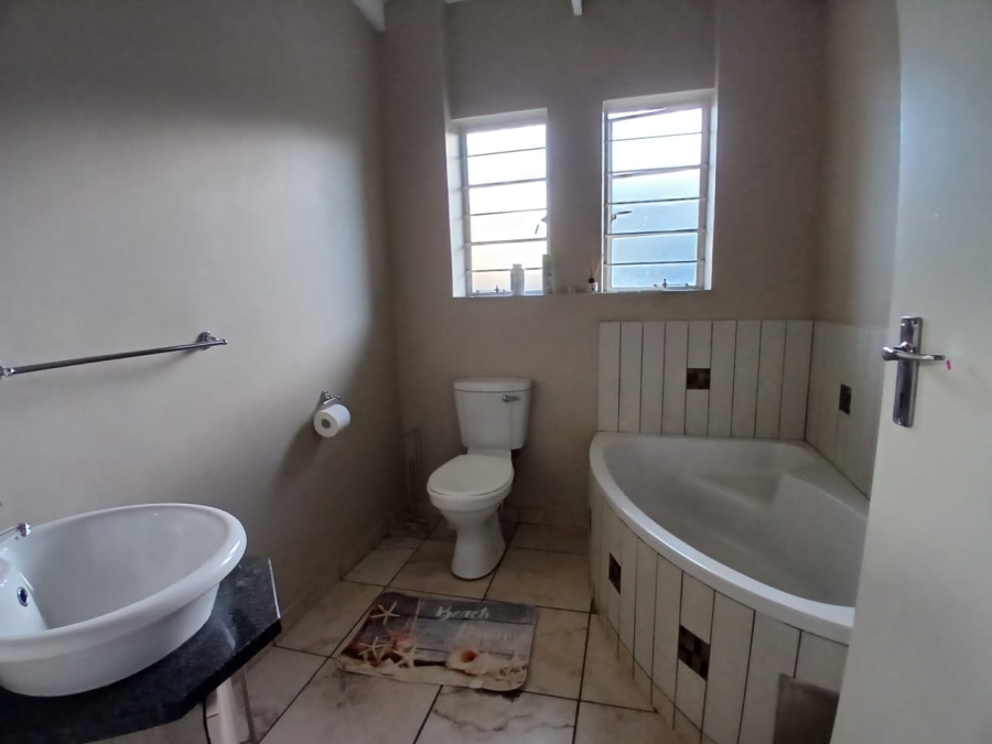 3 Bedroom Property for Sale in Waterval East North West